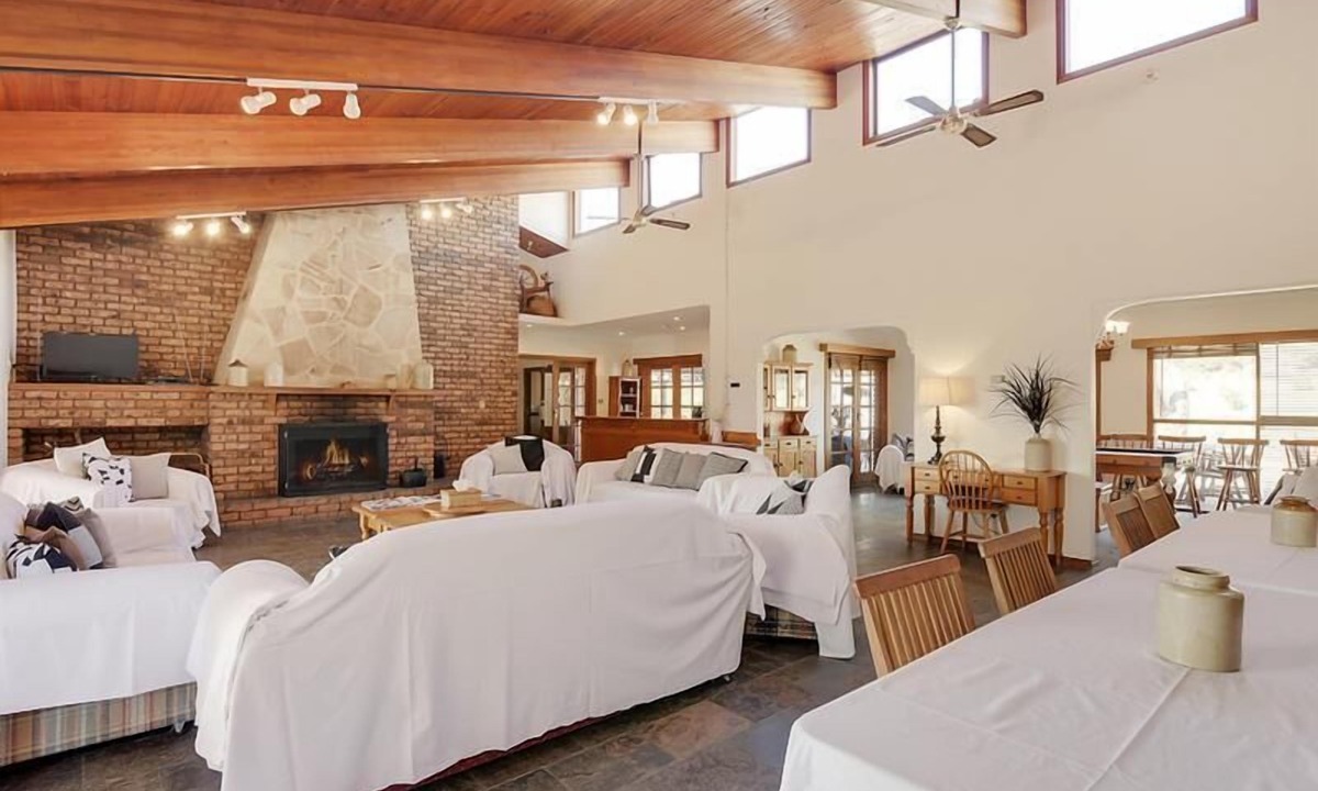 Carlton House | Steeles Island Retreat
