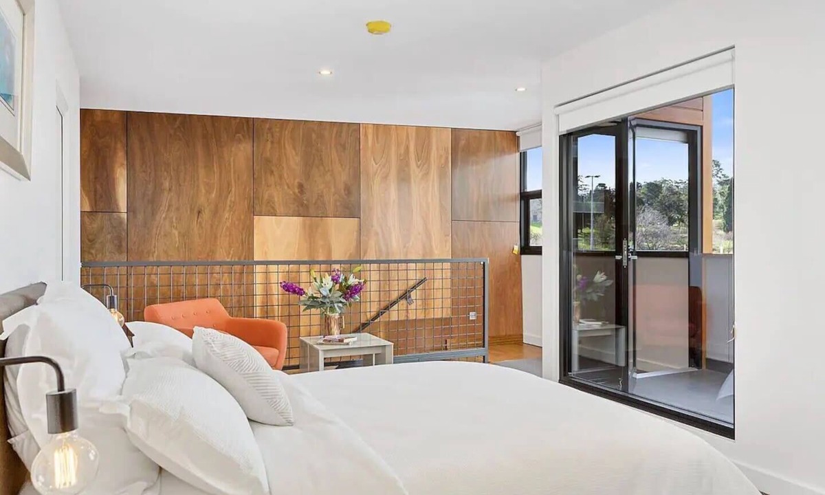 Hobart Central Business District Apartment | Stunning Warehouse Pad Moments from the Waterfront