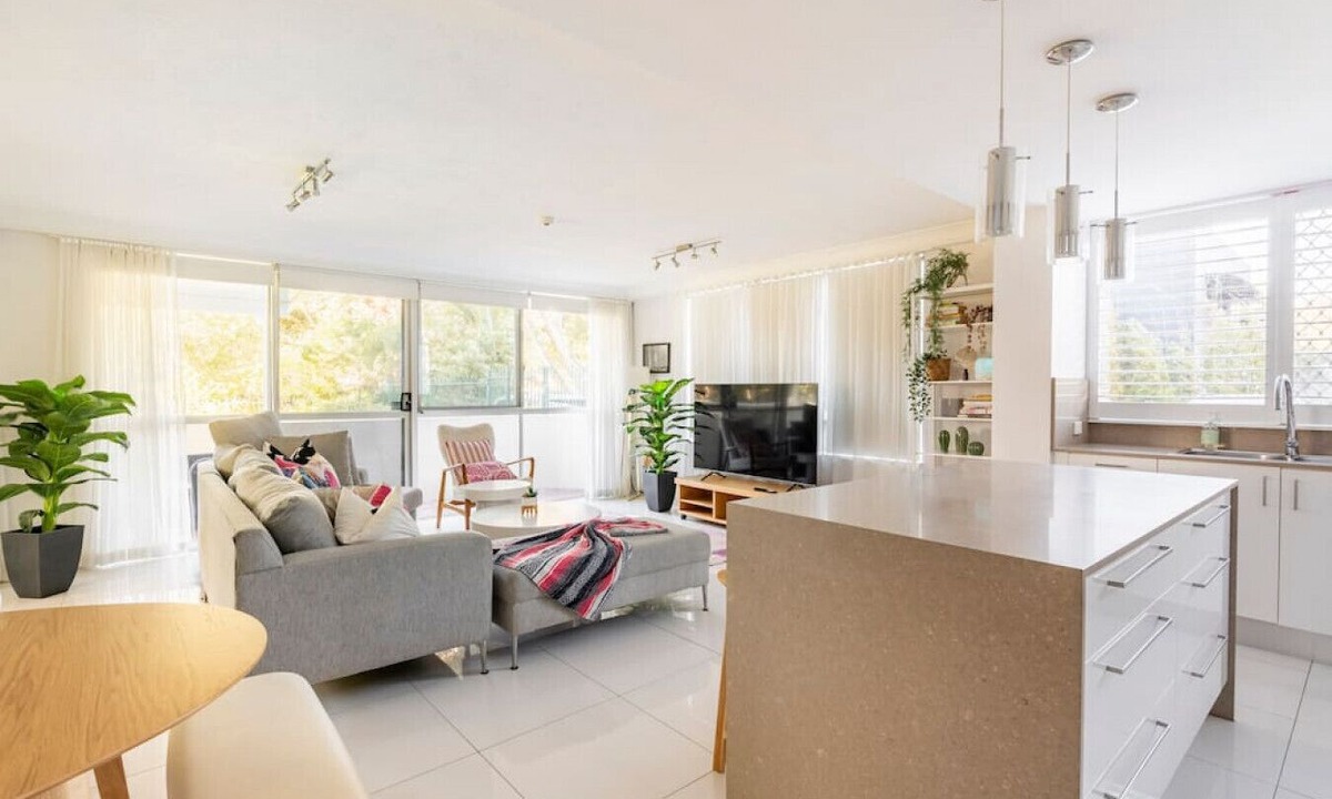 Burleigh Heads Apartment | Beachside Garden 2 bd w Courtyard, Pool, Gym, Steps from Beach and Pavilion