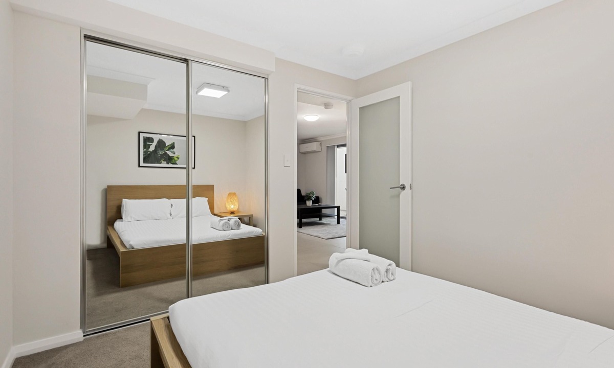 Rockingham Apartment | Quiet Rockingham Apt | Office Ready + Central - Yaran Suites 2 Bedroom 1 Bathroom Parkview Apartment - Ground Floor