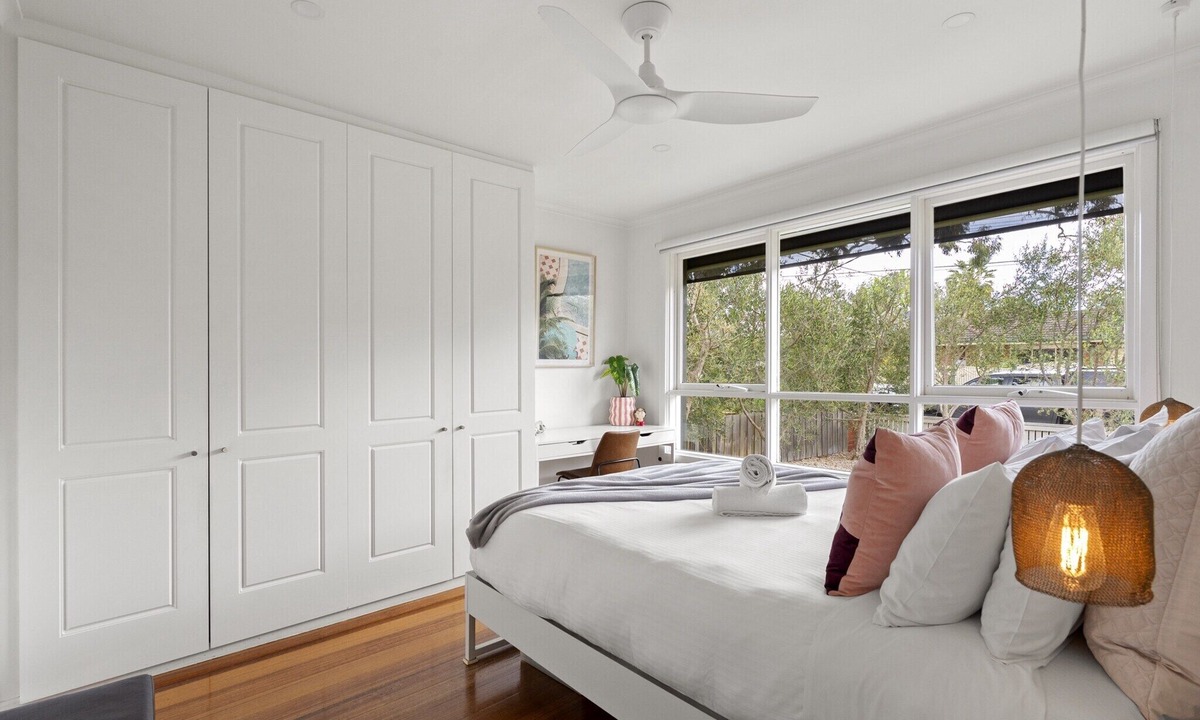 Mordialloc Apartment | Relaxed Bayside Stay with Outdoor Space
