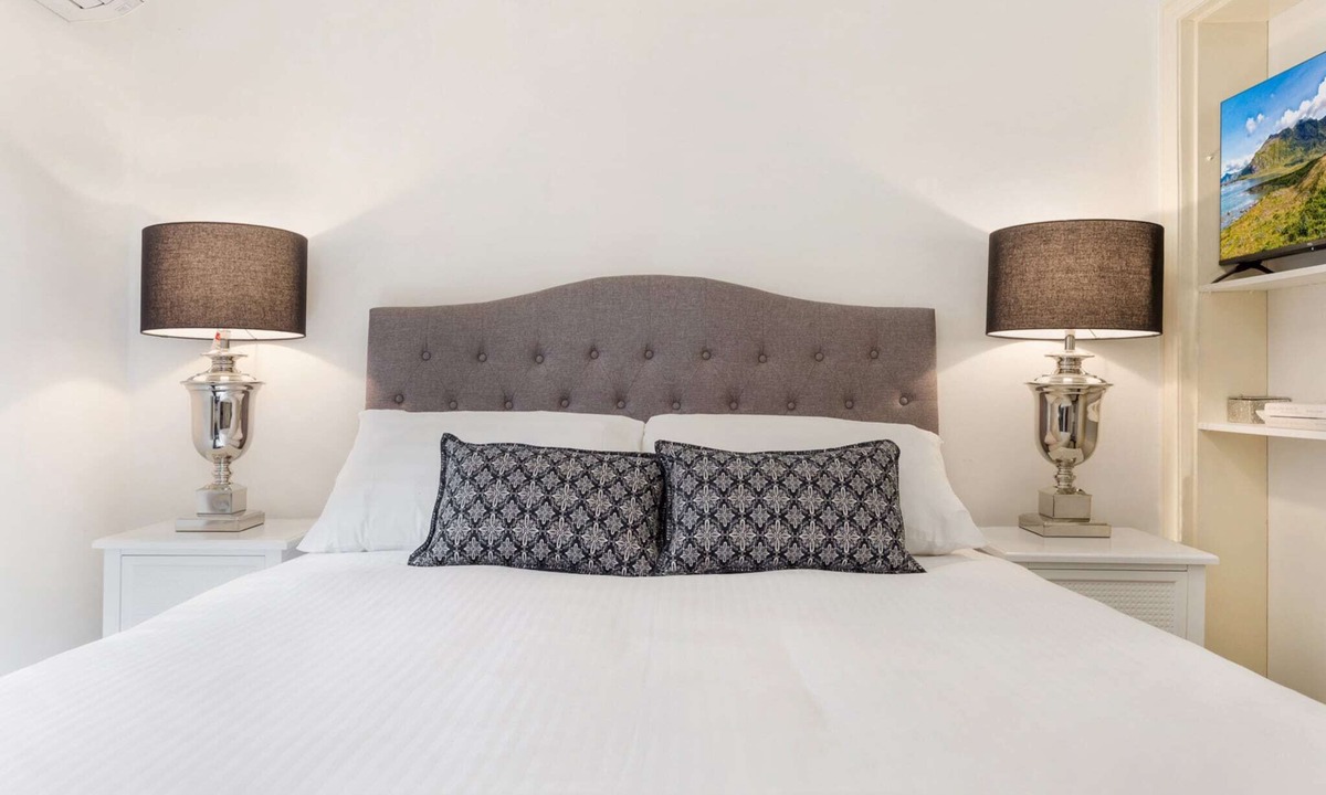 Chinatown Apartment | Cosy and Central City Studio Near Attractions