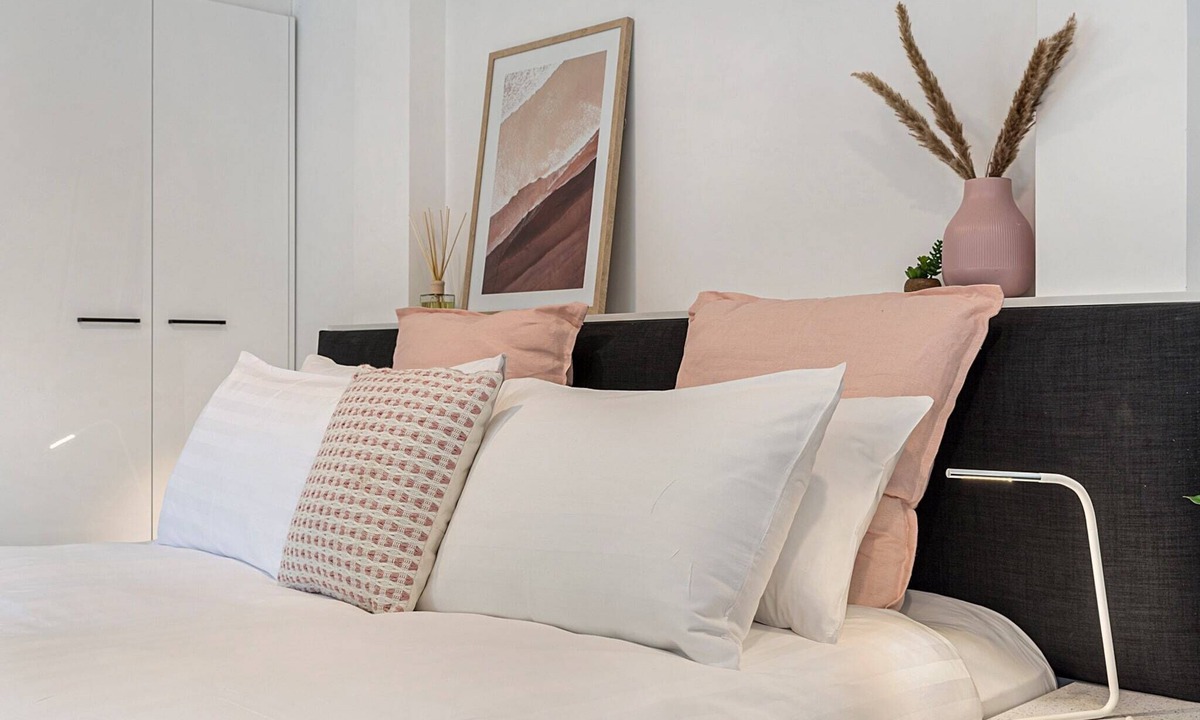 Carnegie Apartment | Comfy Studio near Racecourse