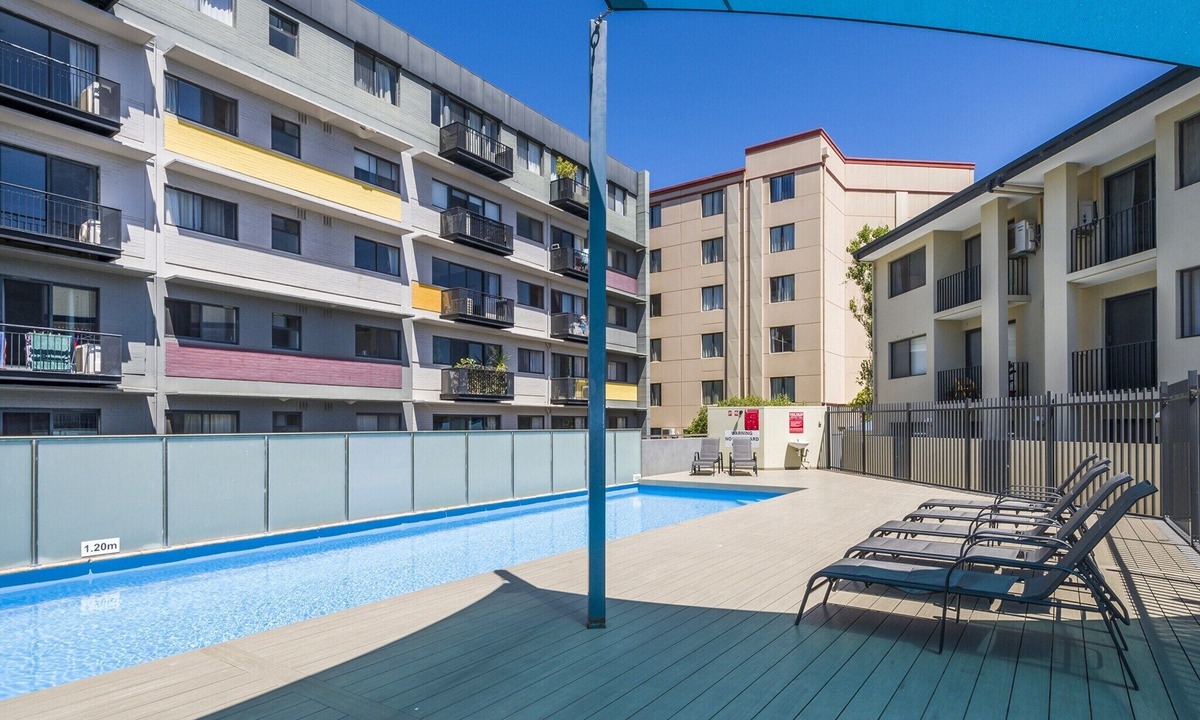 East Perth Apartment | Central East Perth Flat with Pool & Gym Access