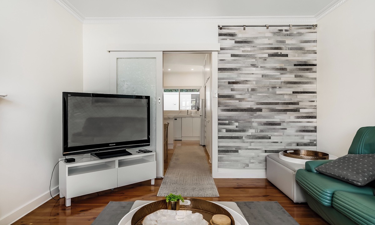 Glenelg Apartment | Swainson on Penzance