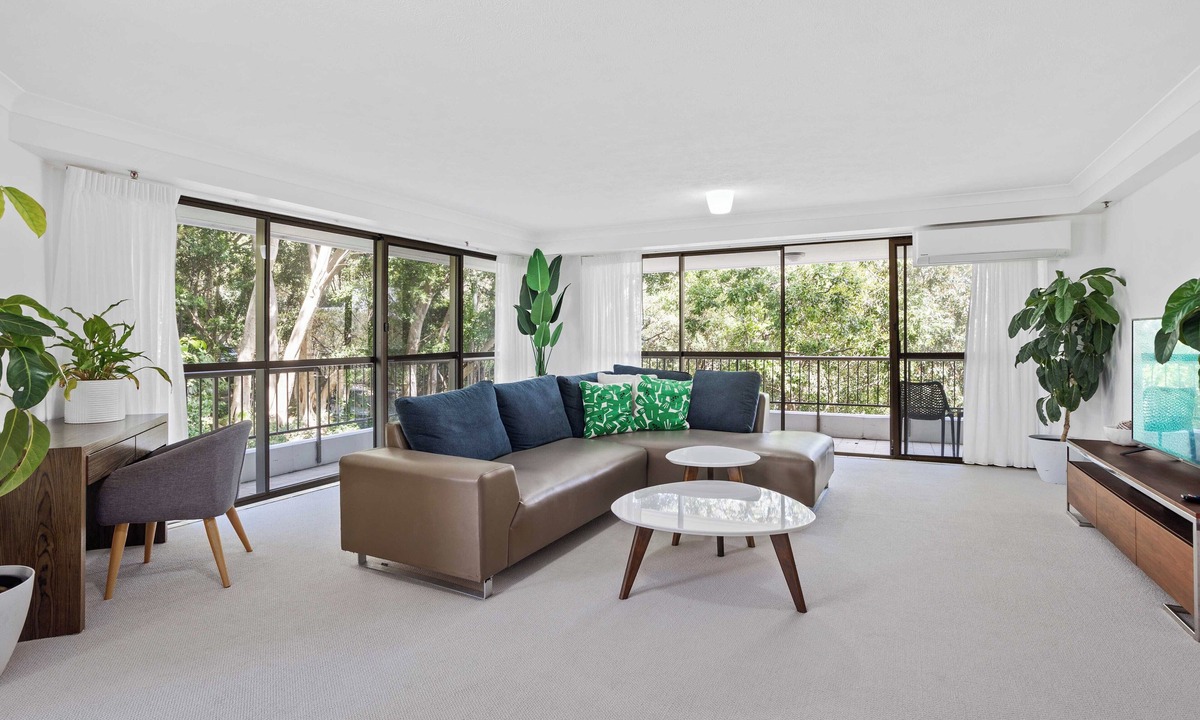 Burleigh Heads Apartment | Burleigh Headland 2 Bedroom Stay, just a stones throw from the beach!