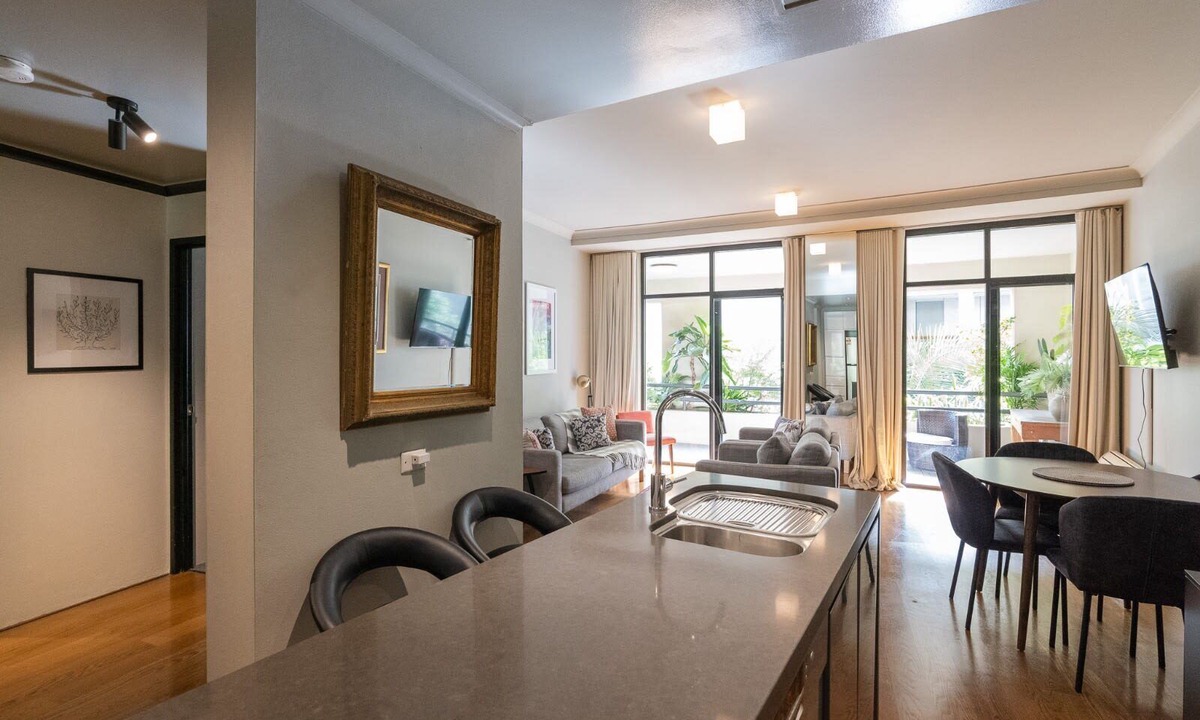 Surry Hills Apartment | Stunning 1Bed Surry Hills Balcony Apt w Parking
