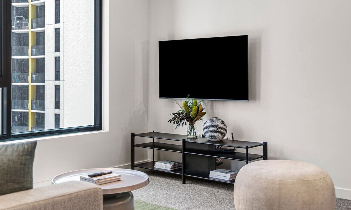 Southbank Apartment | Sleek and Chic Stature Southbank