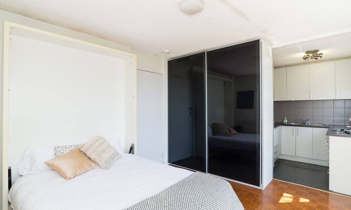 Paddington Apartment | Leafy Paddington Studio with Harbour Views