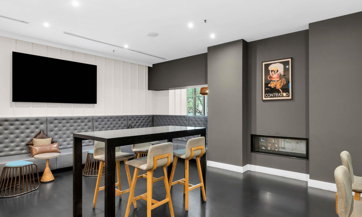Chinatown Apartment | Mantra on Russell Melbourne