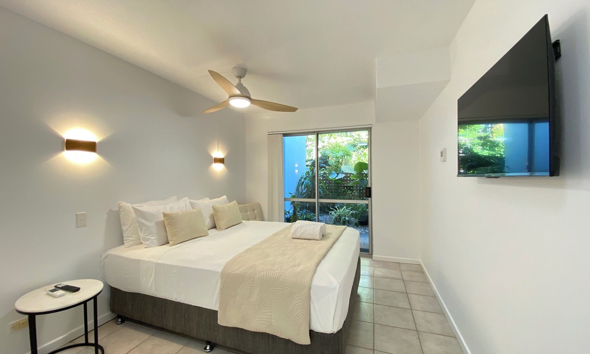 Moffat Beach Apartment | Raintrees Resort