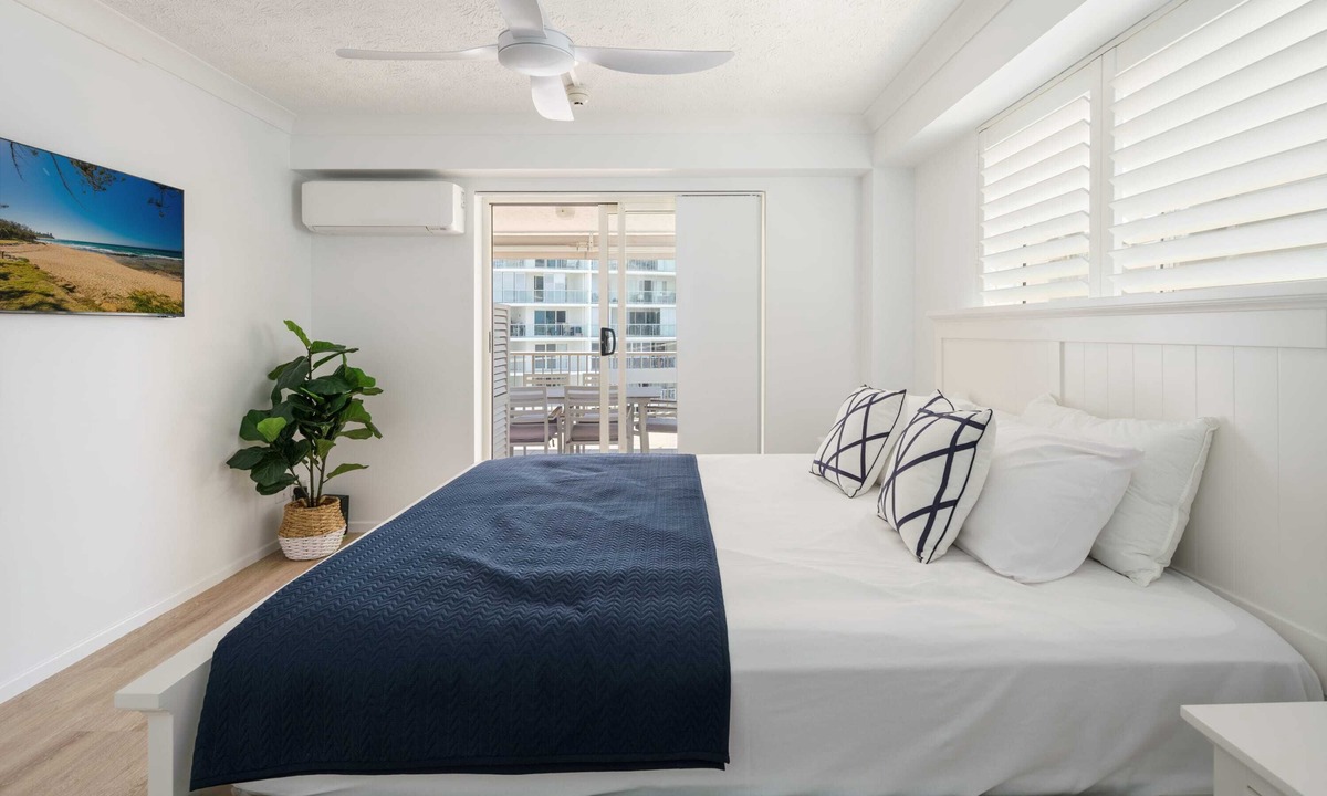 Kings Beach Apartment | Beautiful Coastal Apartment with Epic Sea Views