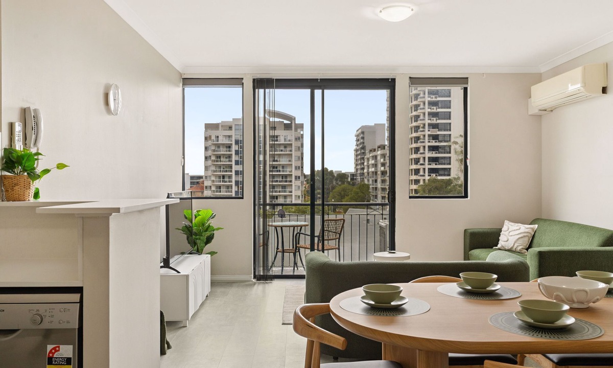 East Perth Apartment | Spacious 2BD 2BTH Apartment in East Perth - Close to OPTUS, WACA and CBD