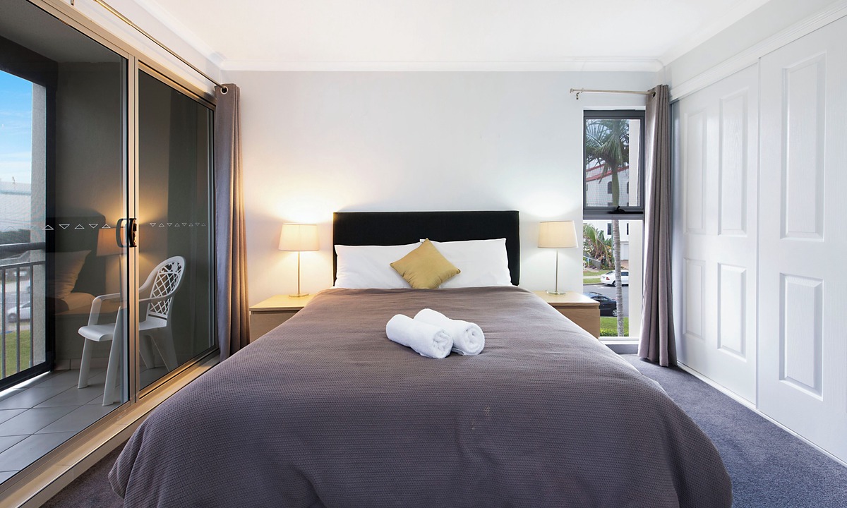 Caloundra Apartment | Joanne Apartments -2 bedroom apartment with stunning views of the ocean.