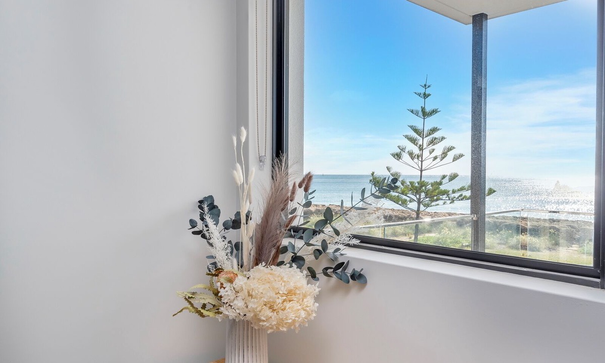 Mandurah Apartment | Coastal Bliss: Pet-Friendly, Nearby Cafes with Marina Views