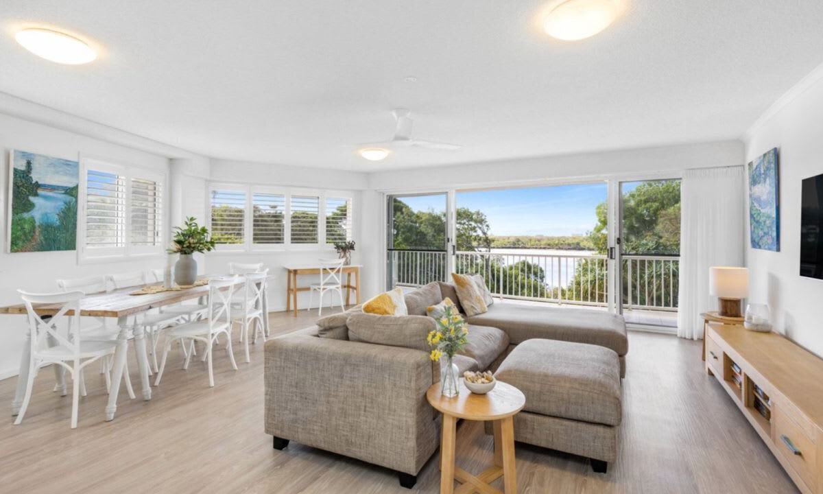 Currimundi Apartment | The Entrance U5 Currimundi Lakefront Escape