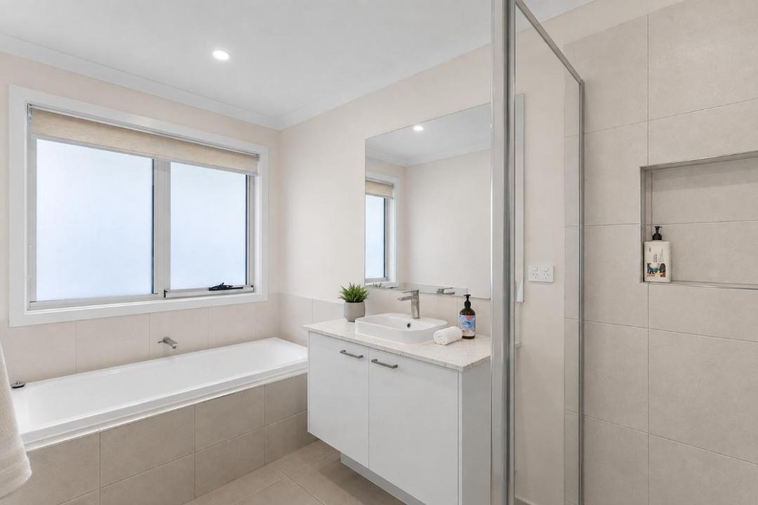 Cowes House | Raywood Coastal Retreat by Ready Set Stay