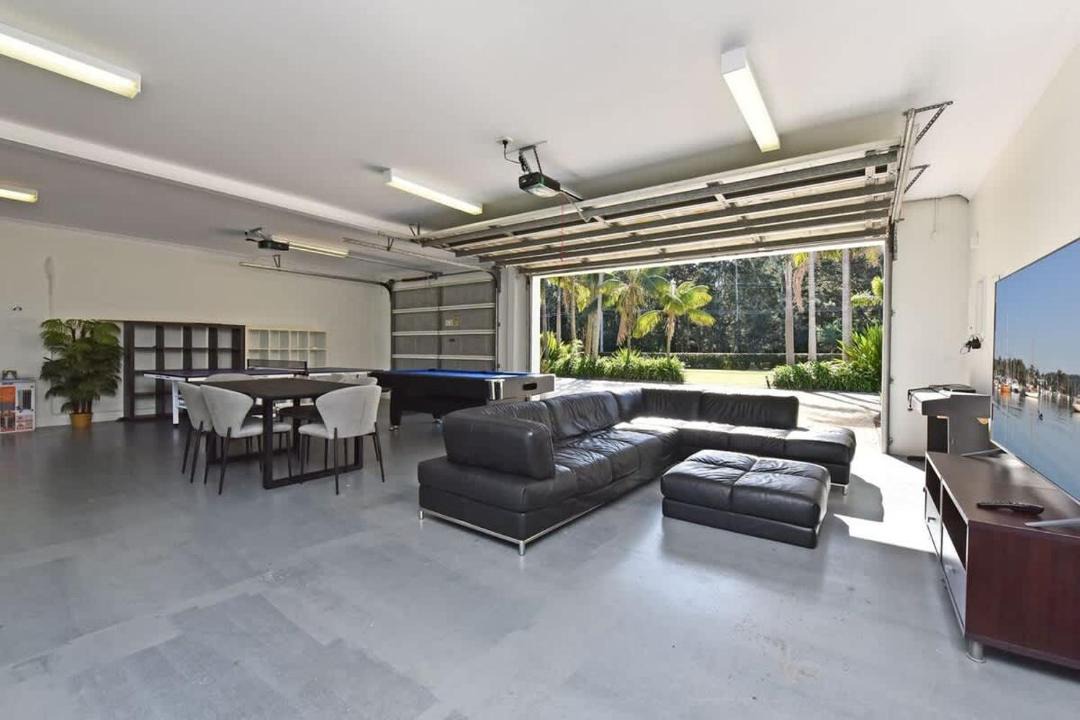 Dora Creek House | Lake Palm Resort Luxury Retreat absolute Waterfront on 3 acres at Lake Macquarie.