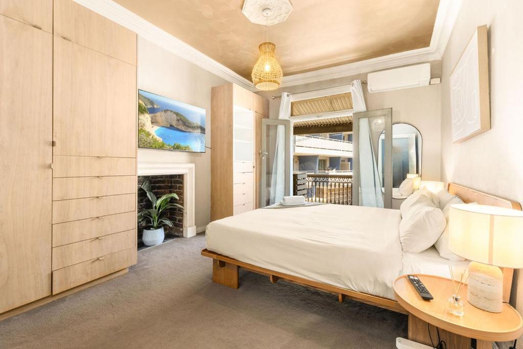 Redfern Apartment | Redfern 3BR Family Stay with Parking & Patio