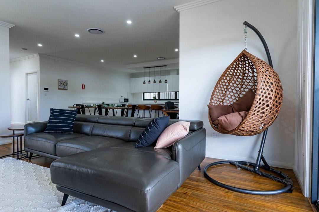 Claymore House | Macarthur Stay - Spacious 4BR Home with Outdoor Area