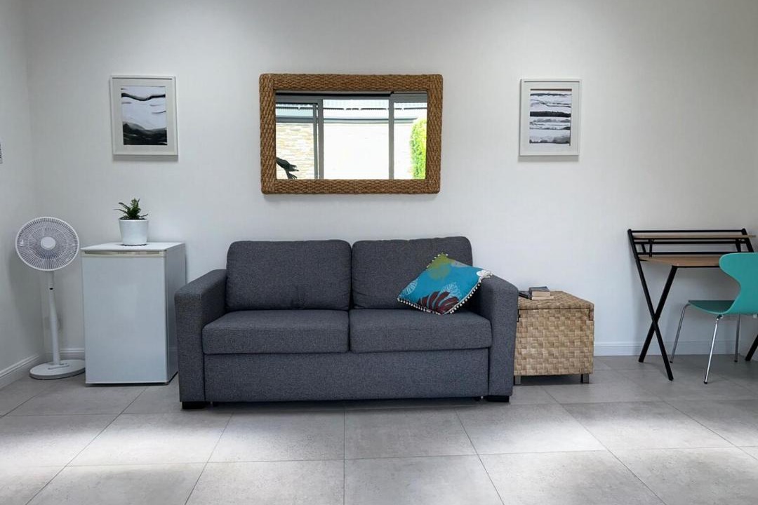Kensington Gardens Apartment | Private HomeStay Studio Tropical Setting 48m2 Area