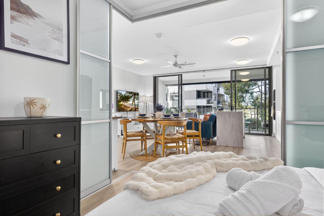 Labrador Apartment | Gorgeous and Spacious 2BR Beach Apt with Pool, Parking and Gym
