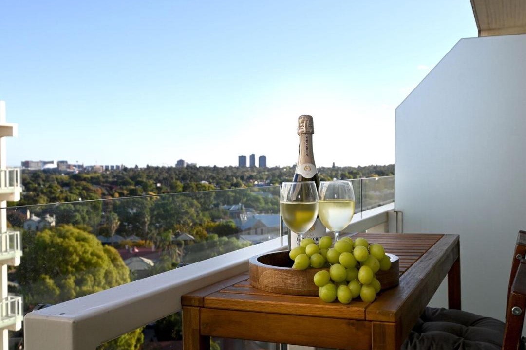 Walkerville Apartment | Greenville -Luxury Views-10 Min to Oval & Zoo-Free Parking-Pool-Gym