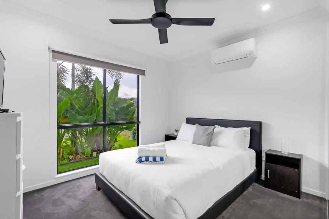 Manoora House | Manoora Haus - Industrial Oasis near Parks & Beach