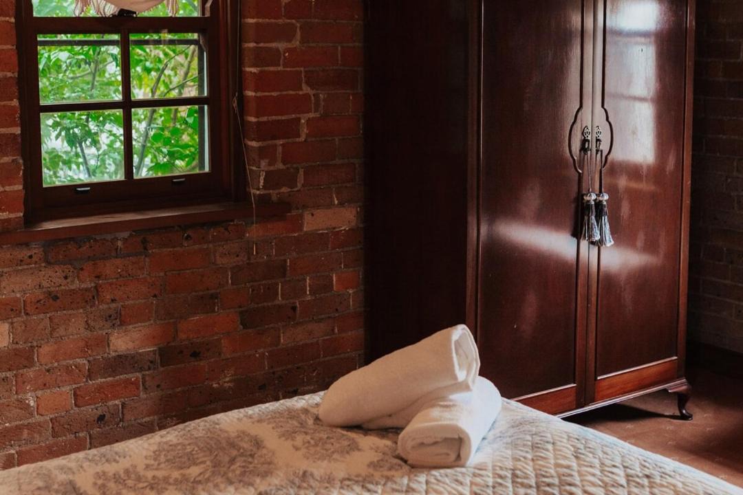 Rydal House | Blue Mountains Owl Pen Cottage Farm Stay Retreat
