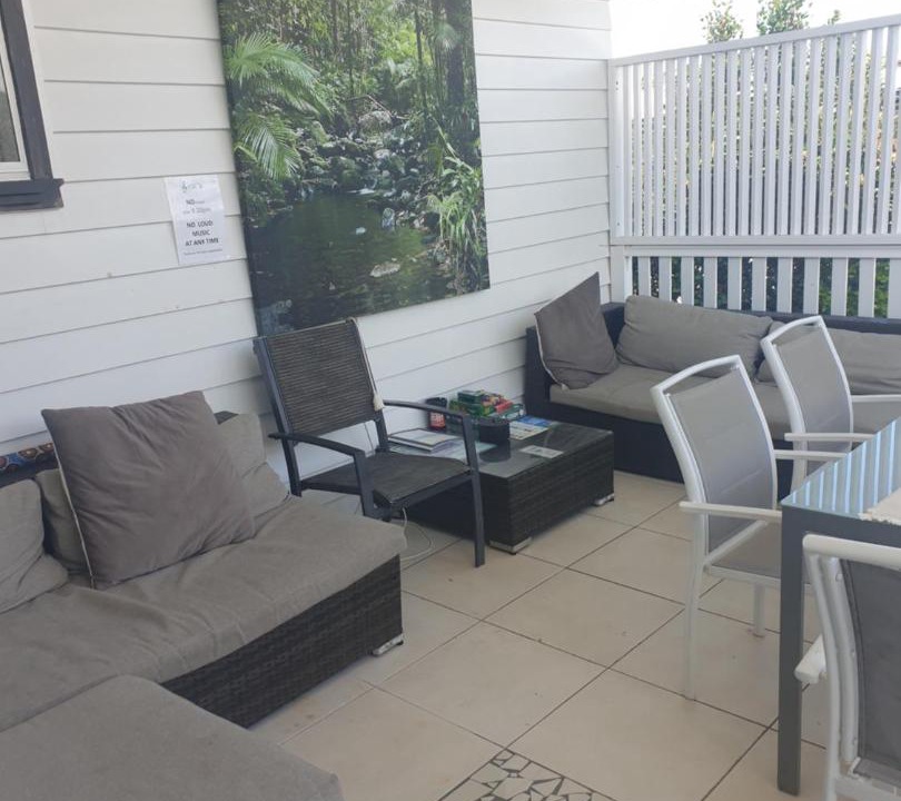 Caloundra House | Backpackers Homestay 21-36 yrs ONLY