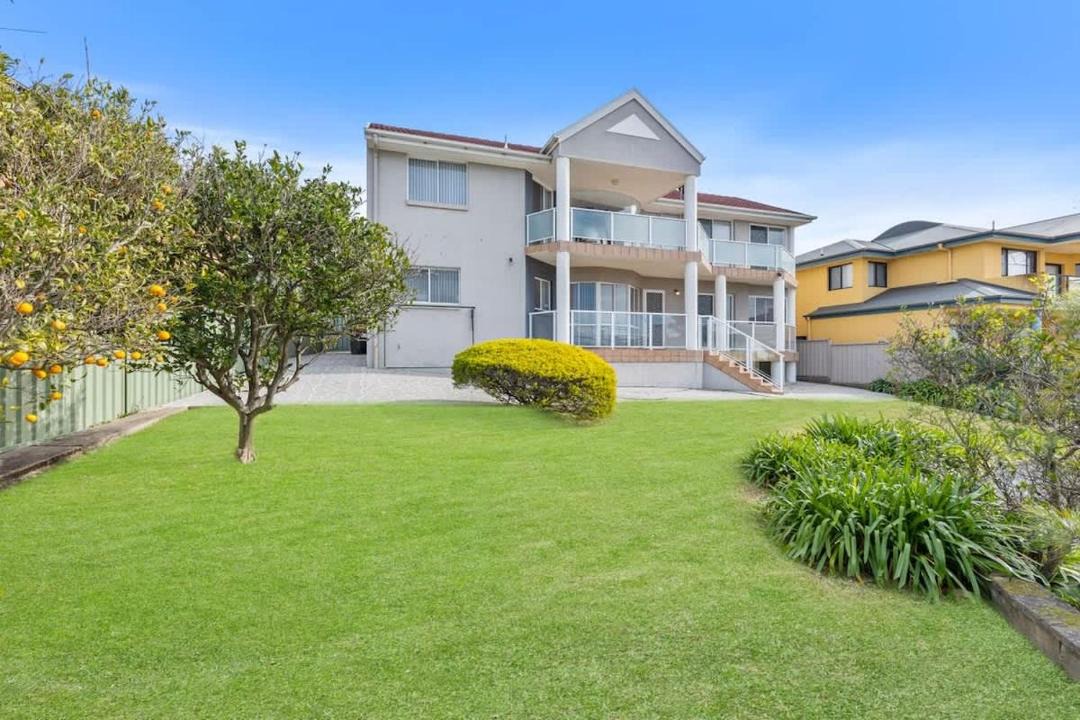 Malua Bay House | Sunrise on the Bay Managed by Batemans Bay Accom
