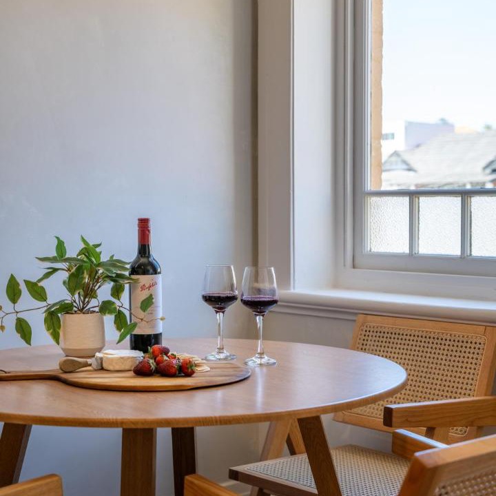 Coogee Apartment | Oceanview Art Deco Retreat Next to Coogee Beach