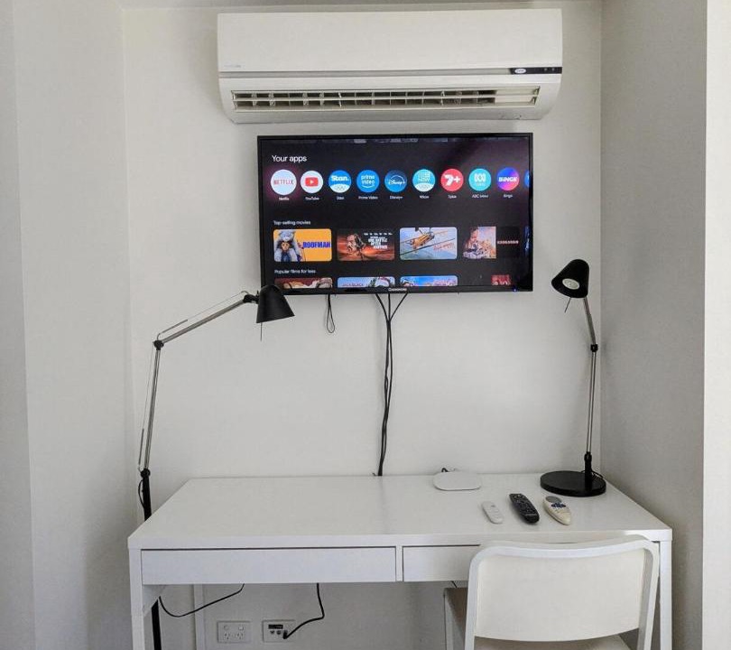 South Yarra Apartment | South Yarra Studio - Free Parking, Gym & Balcony Views