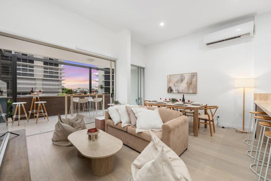 Teneriffe Apartment | Dune Designer 2 Bedroom Apartment with River Views Parking Pool