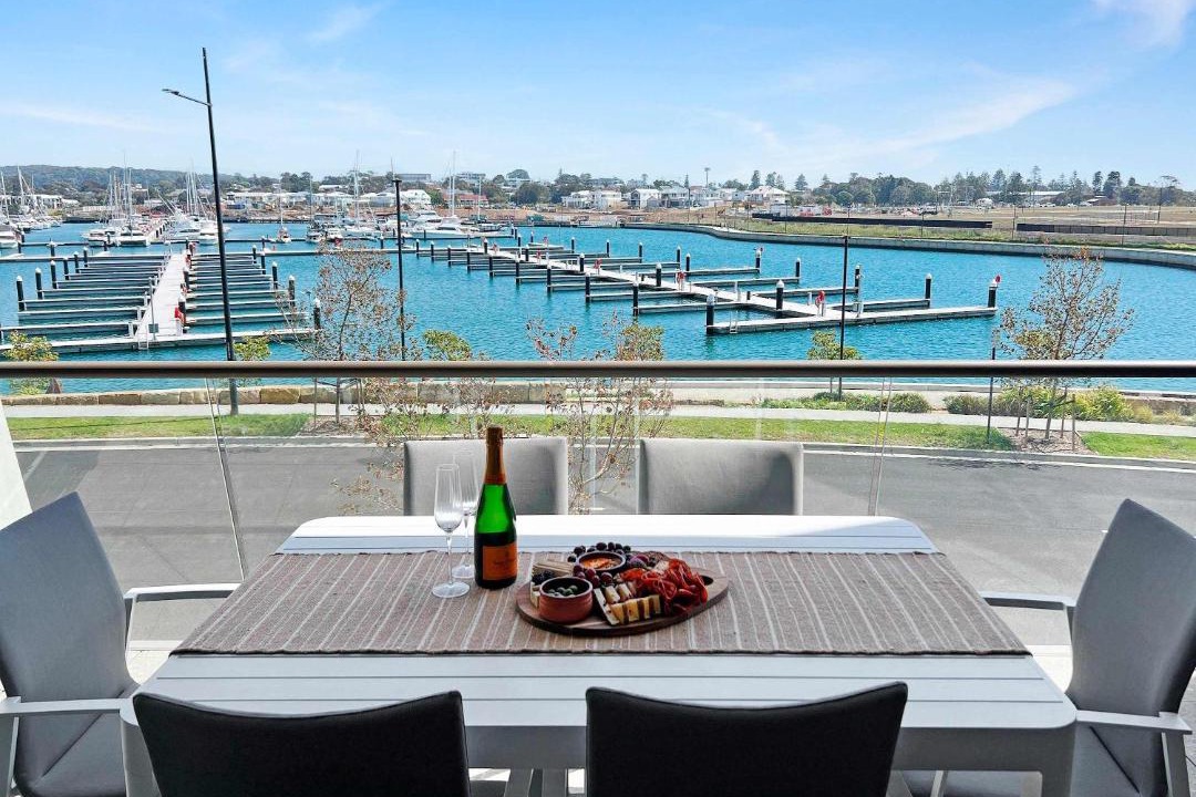 Shell Cove Apartment | Marina Vista - Waterfront Apartment