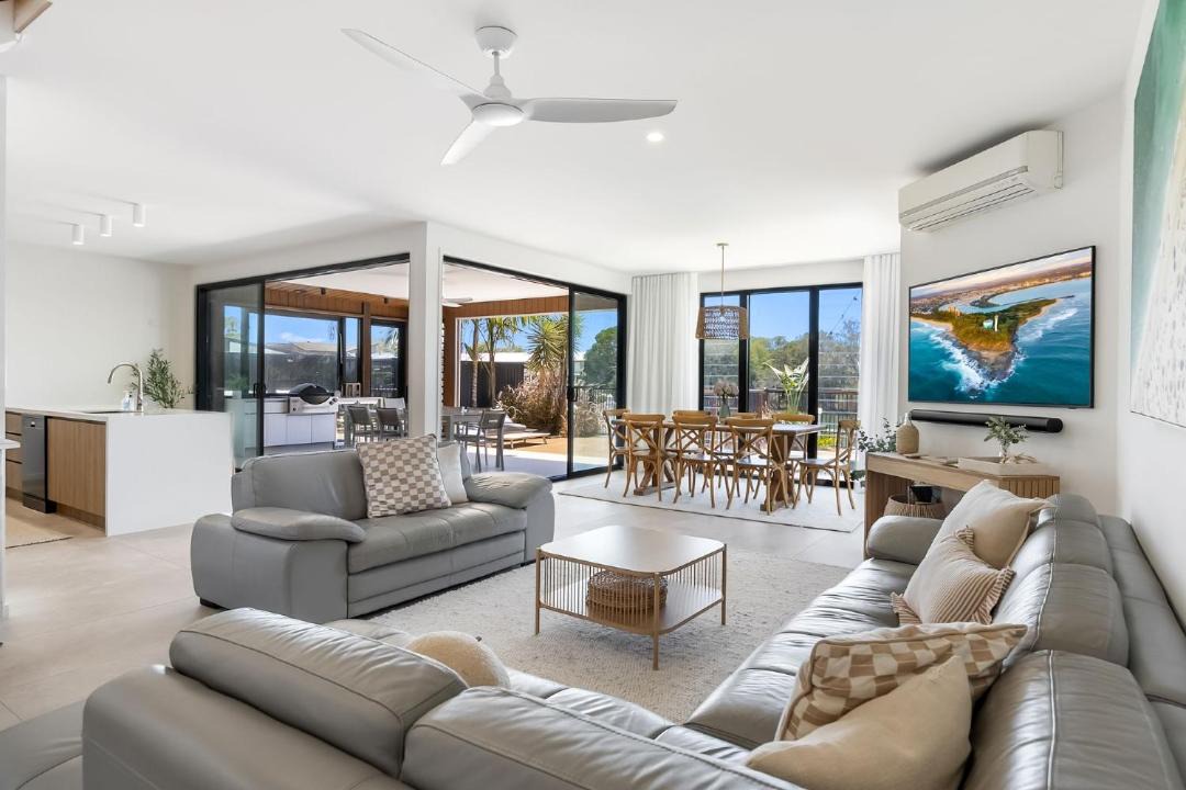 Mooloolaba House | 7 bedroom home on Mooloolaba canal