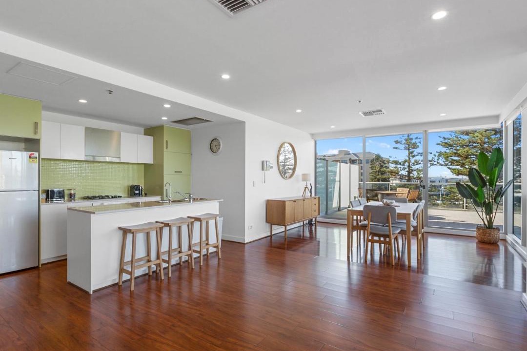 Glenelg Apartment | Stylish 2-Bed with Terrace 3-min Walk to Beach