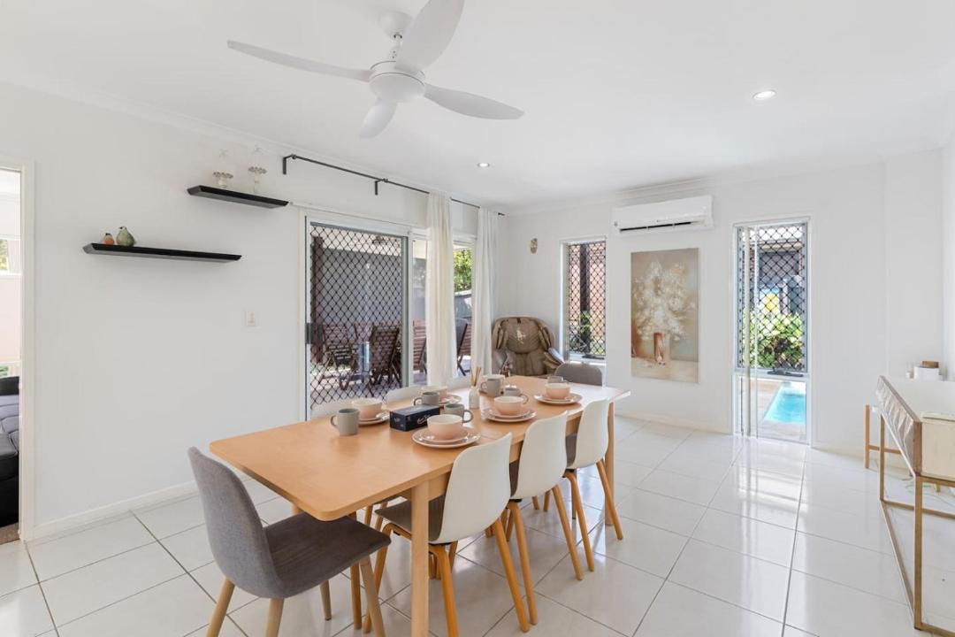 Mango Hill House | Family Holiday Retreat 4 Beds and Pool