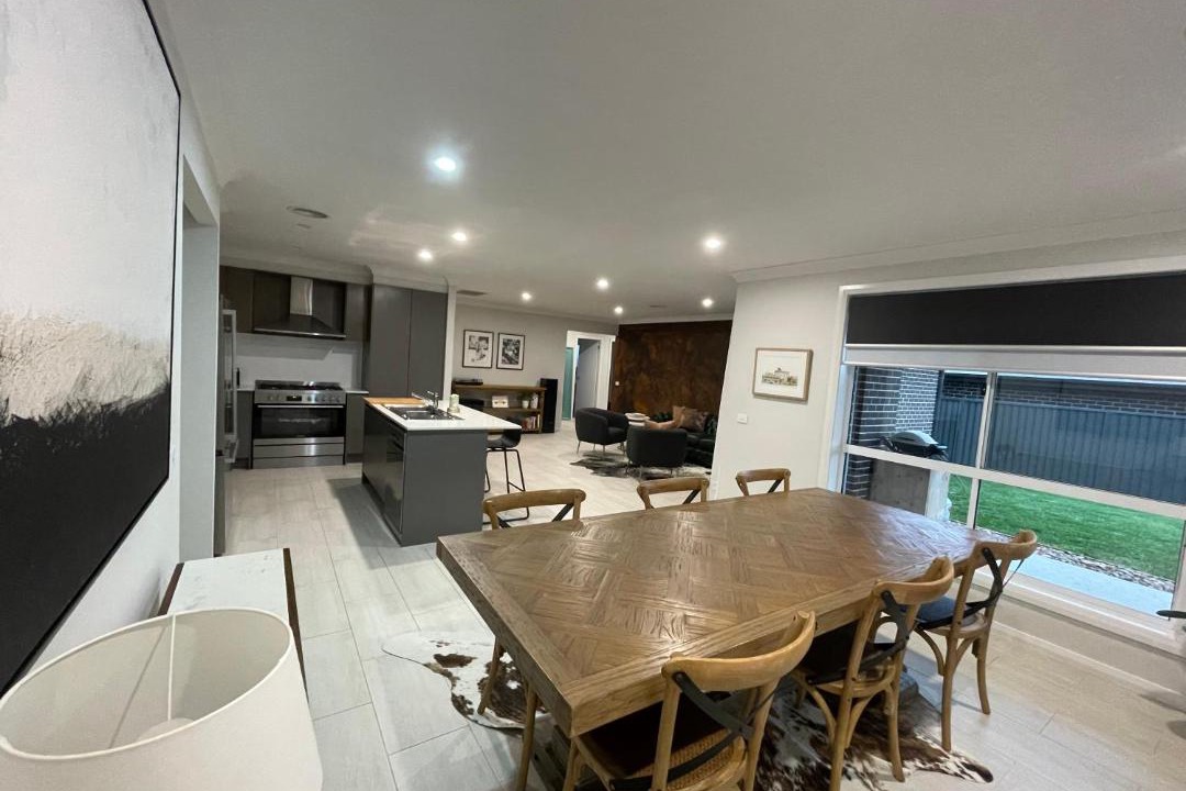 Eglinton House | Spacious and Modern Home away from Home