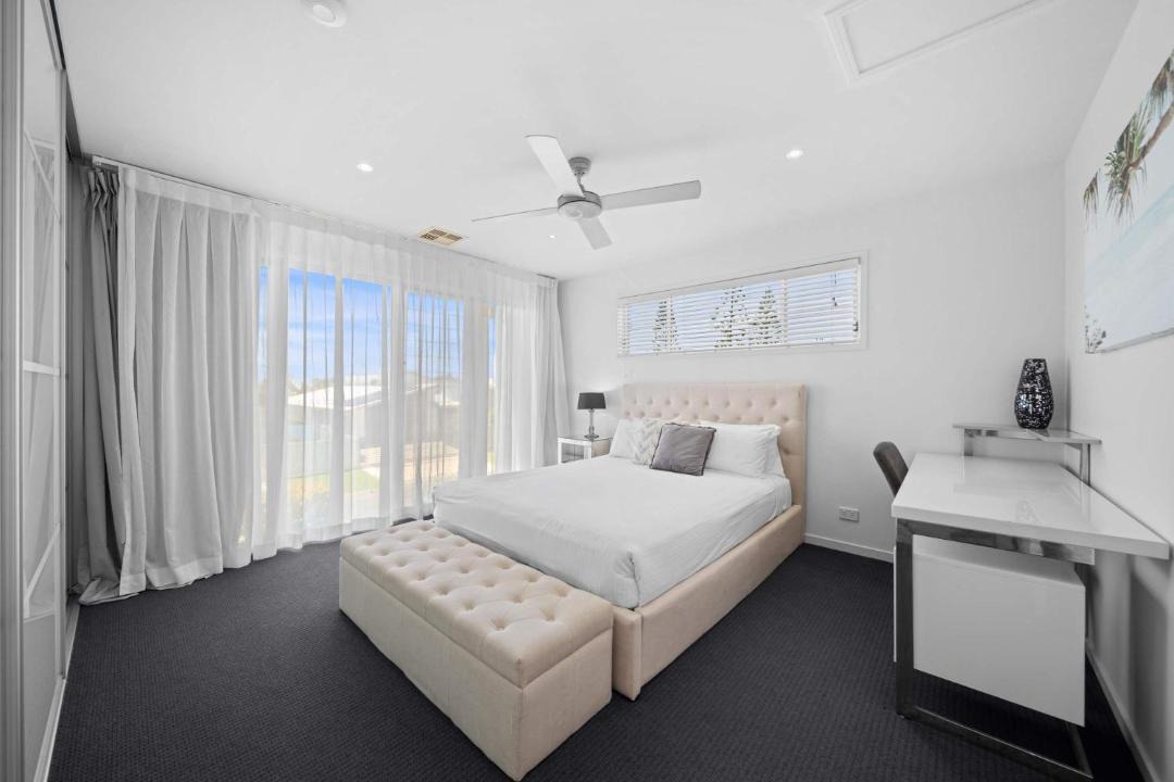 Pelican Waters House | Pet Friendly Canalhouse - Pontoon, Pool & Pizza Nights