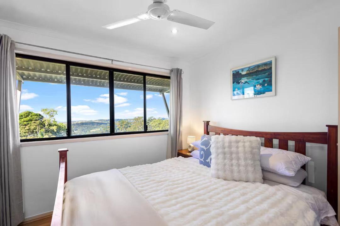 Mapleton House | Blackall Bliss Pet-Friendly Retreat, Deck & BBQ Near Flaxton Gardens & Pub