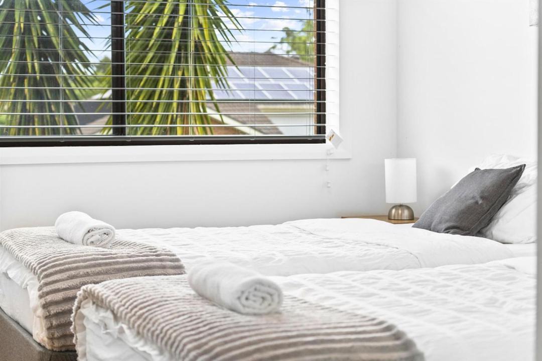 Castle Hill House | Charming & Tranquil Getaway- Walk to Cafés shops