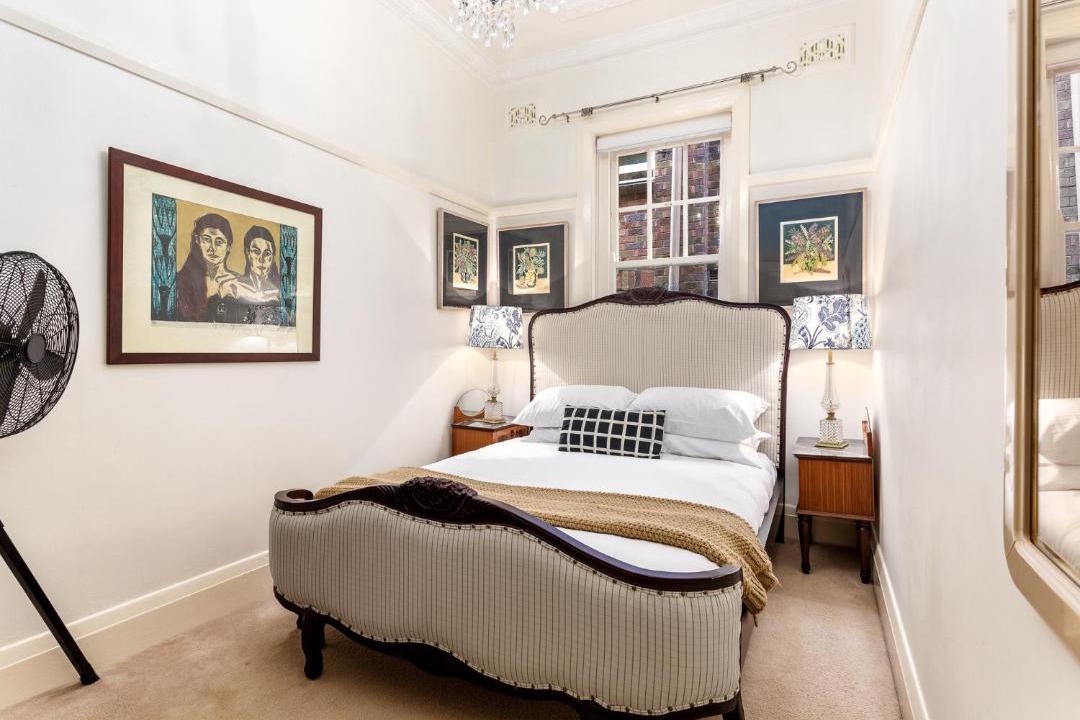 Kings Cross Apartment | Eclectic Art Deco Apartment in great location