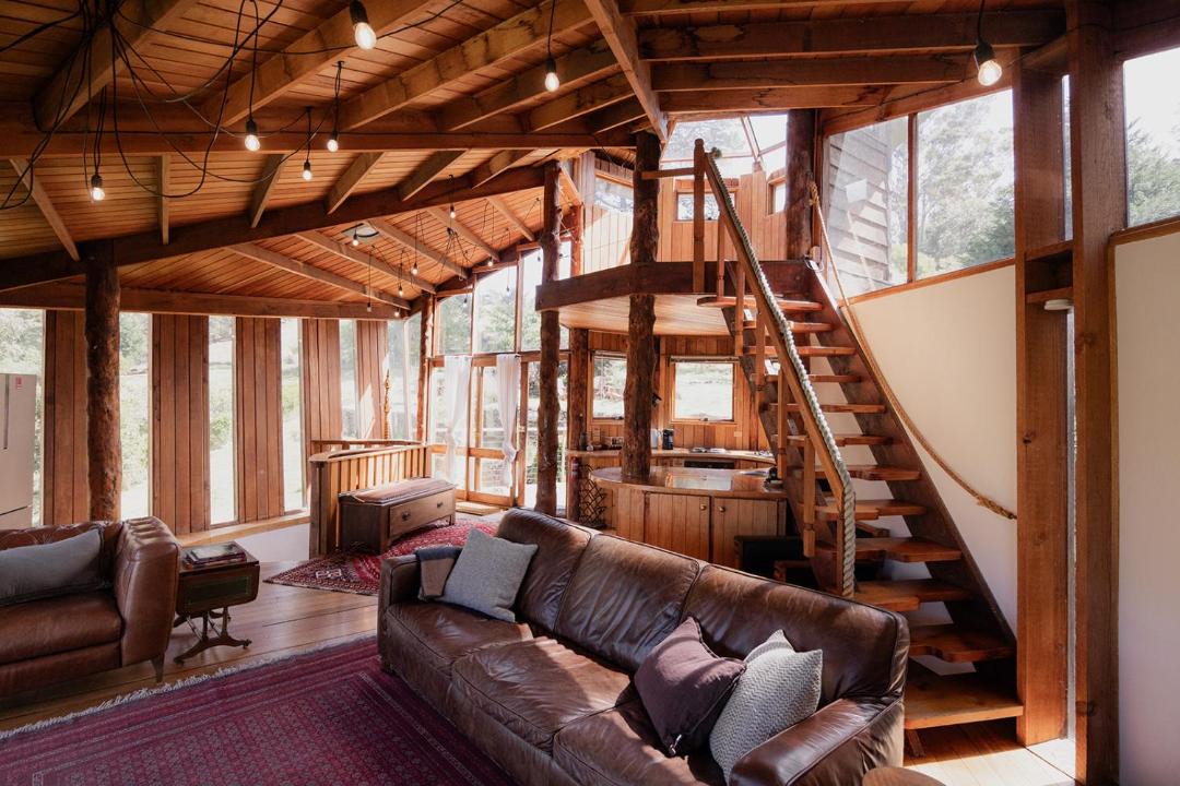 Ridgeway House | Wilderness Retreat 15mins to CBD, bath tub, forest views