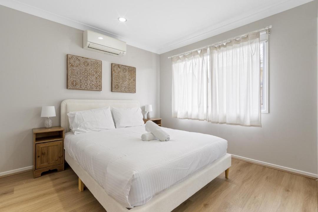 Northgate House | Spacious 4-Bed House with Secure Parking