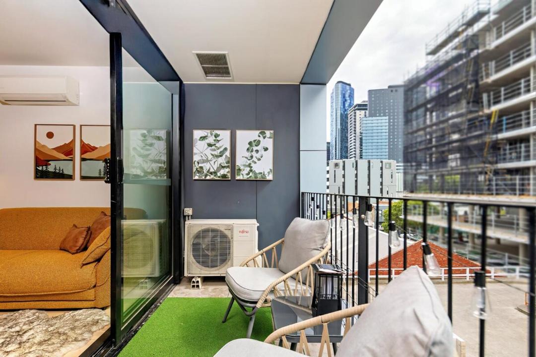 South Melbourne Apartment | The Green Nest - Free Parking & Balcony