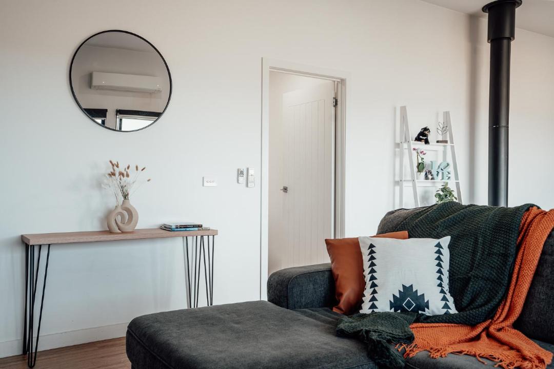 Sorell House | Hobart Luxury Group Retreat with Spa & Fire Pit, Sleeps 12