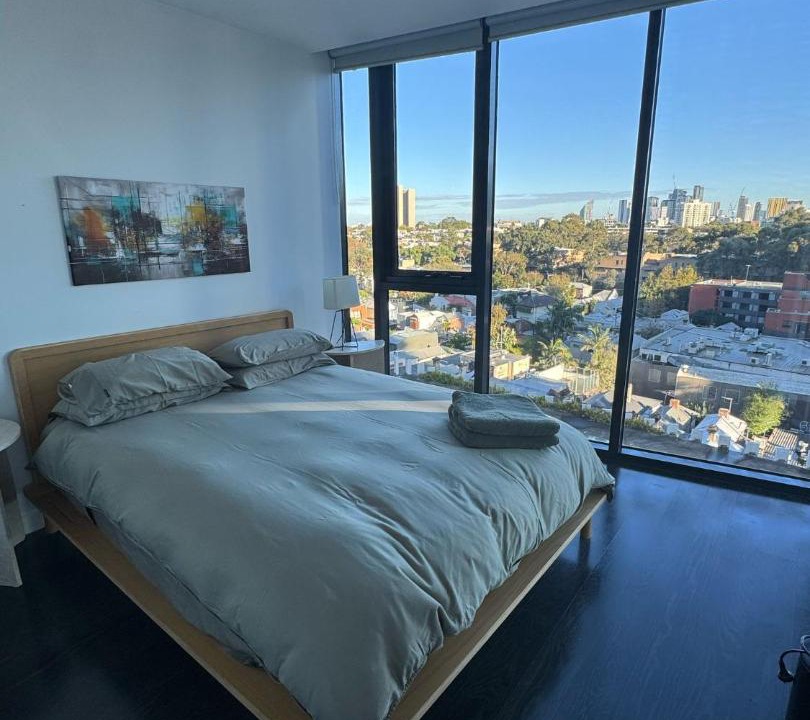 South Melbourne Apartment | Light-Filled Apartment with City Views, Office & Parking