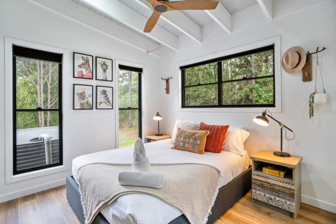 Perwillowen House | Creekside Cottage, pet friendly w pool