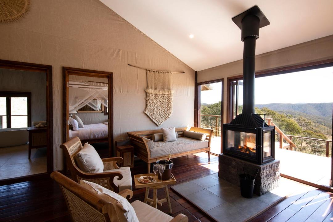 Capertee Villa | Sunvale Stunning Wilderness Luxury Lodge with Woodfire Heated Spa